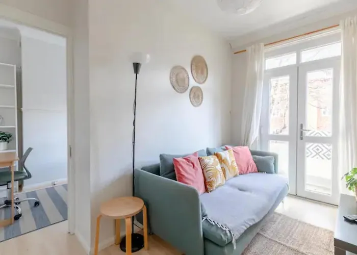 Cosy 4Bd Flat Wprivate Balcony - Nine Elms!