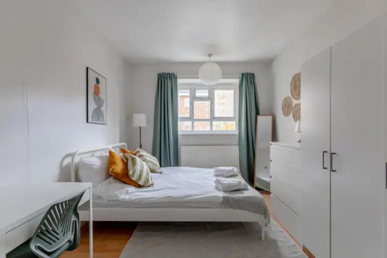 Cosy 4bd Flat Wprivate Balcony - Nine Elms! * Londra