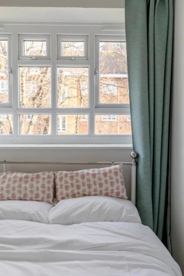 Cosy 4bd Flat Wprivate Balcony - Nine Elms!