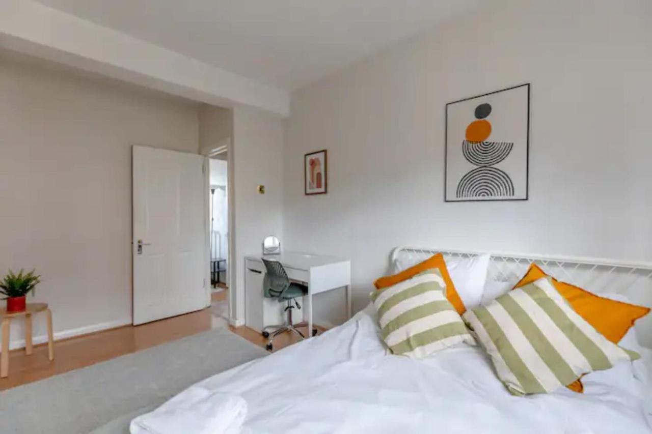 Cosy 4bd Flat Wprivate Balcony - Nine Elms!