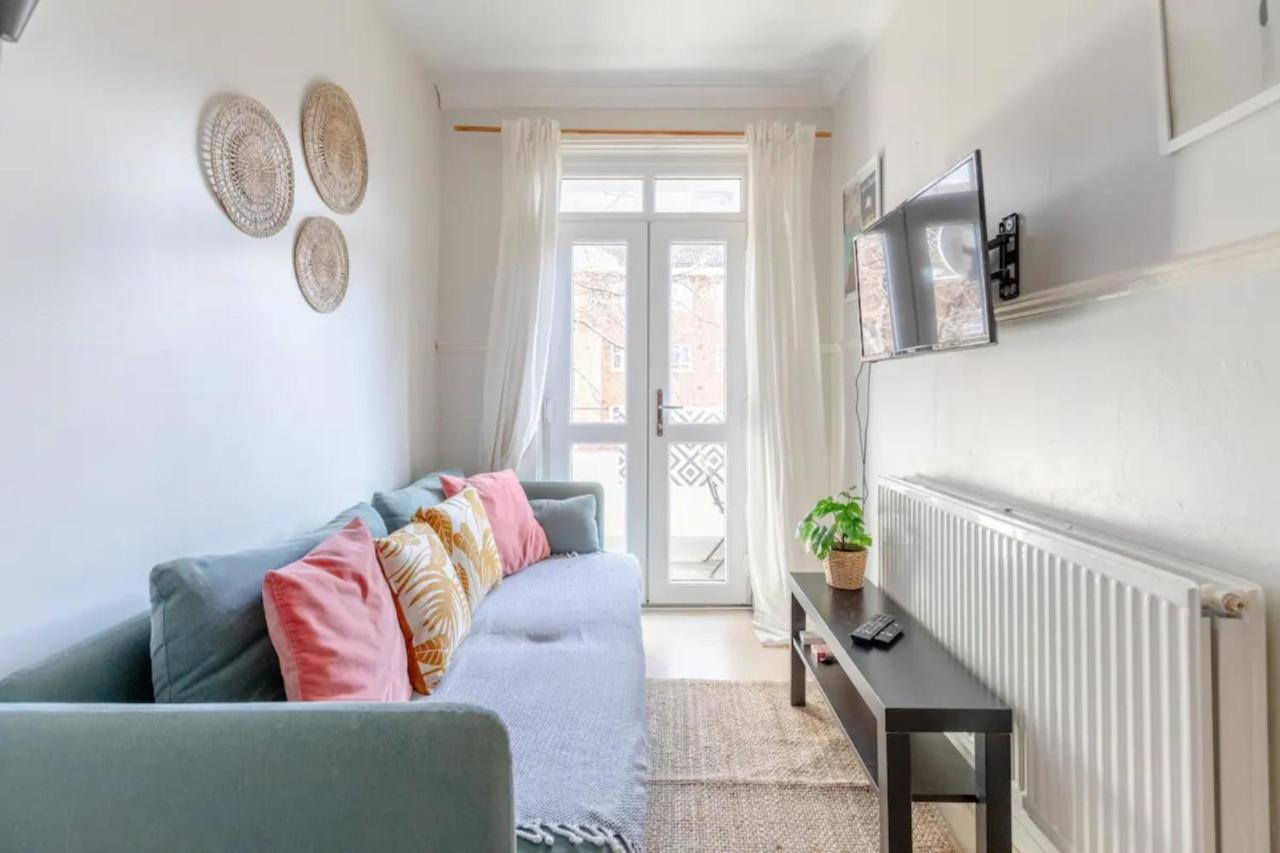 Appartamento Cosy 4bd Flat Wprivate Balcony - Nine Elms! Londra